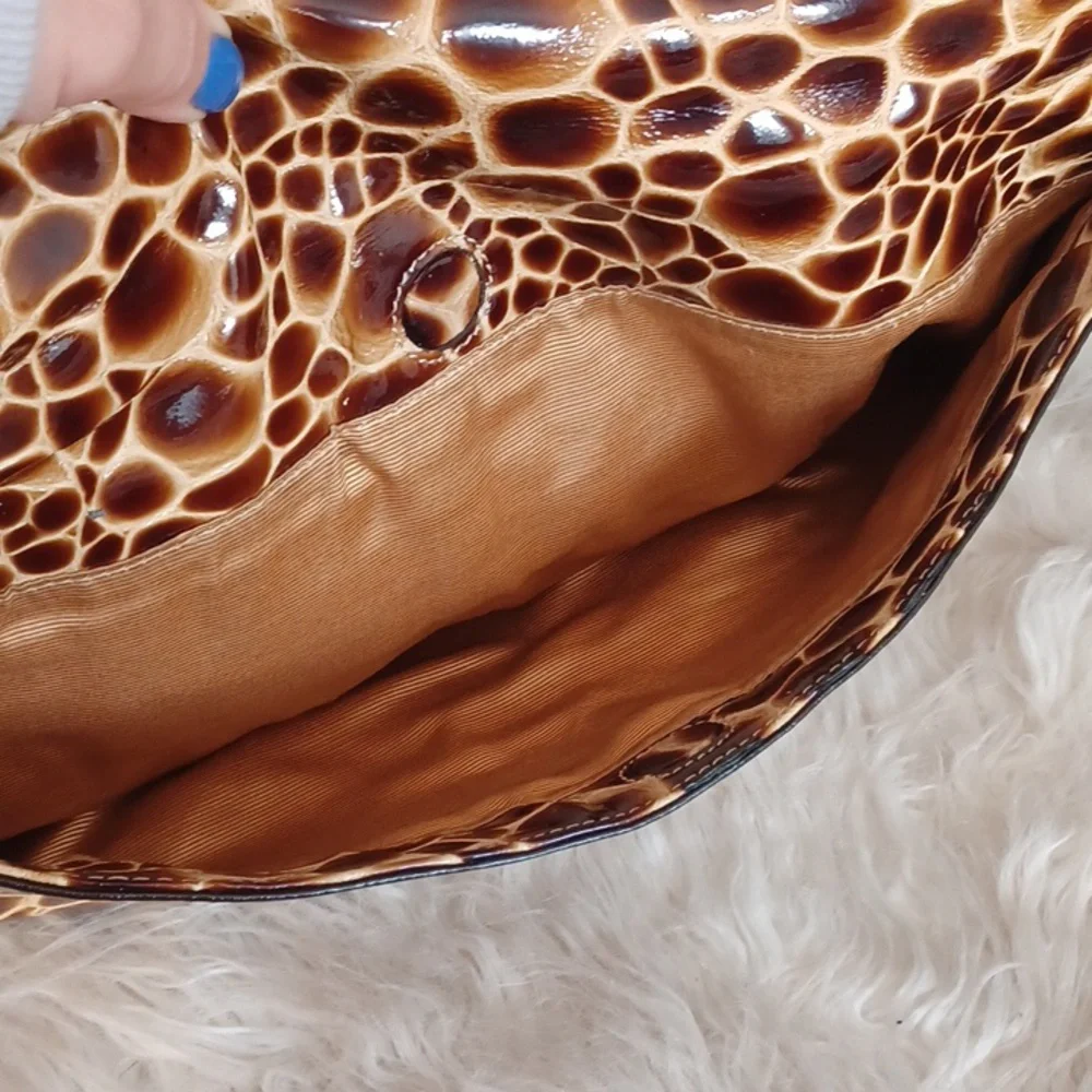 Hobo Medium Size Clutch - Picture 7 of 14